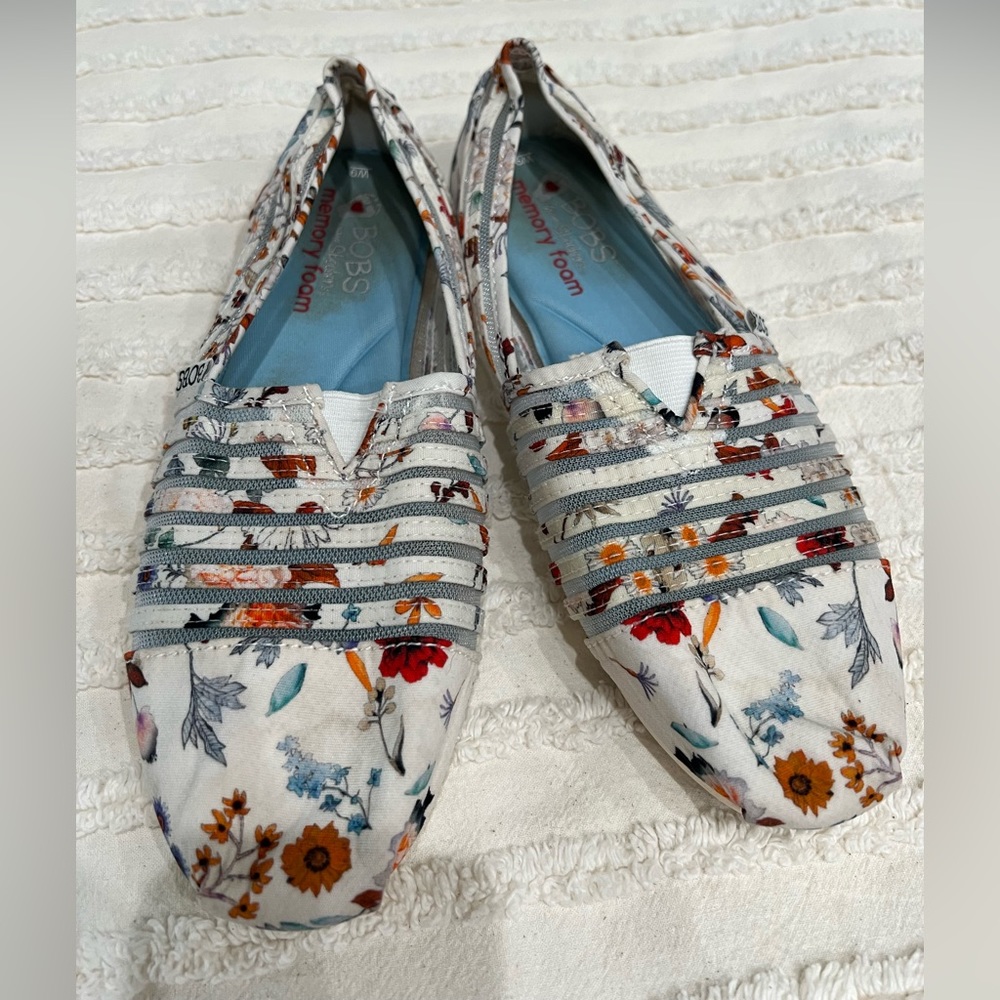 Bobs By Skechers Women's White Memory Foam Floral Print Flat Loafers Size 9